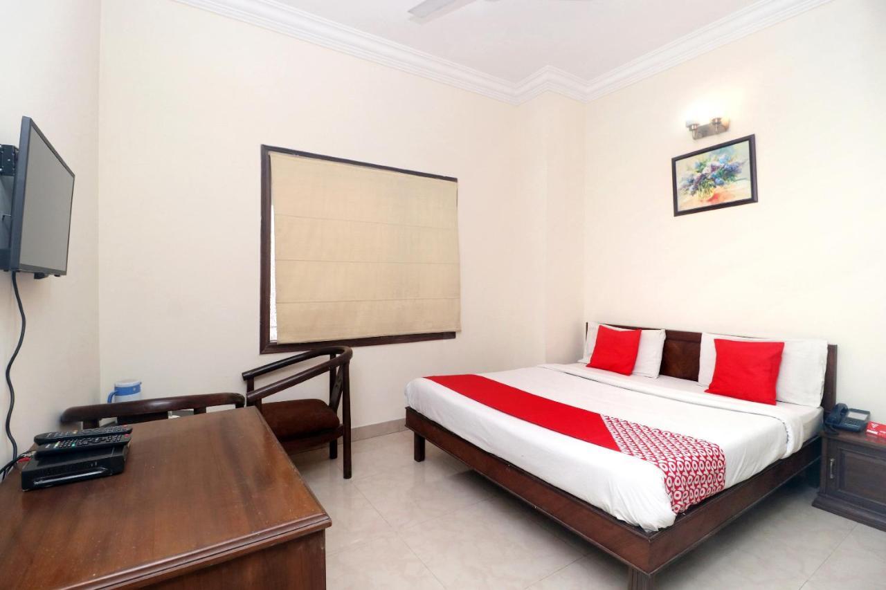 Oyo Hotel Temple View Амритсар Екстериор снимка