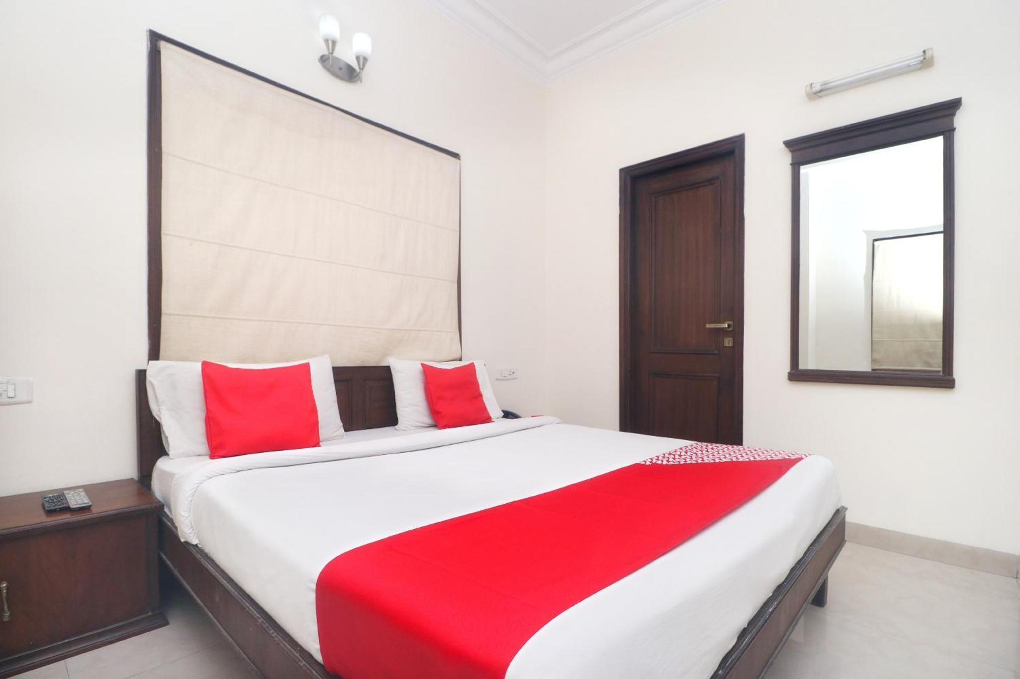 Oyo Hotel Temple View Амритсар Екстериор снимка