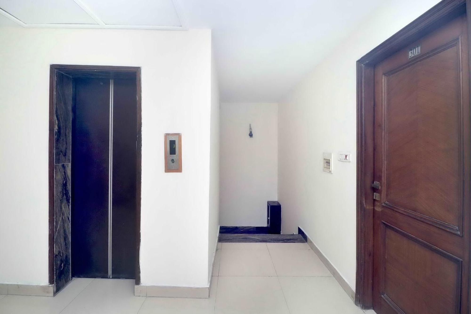 Oyo Hotel Temple View Амритсар Екстериор снимка