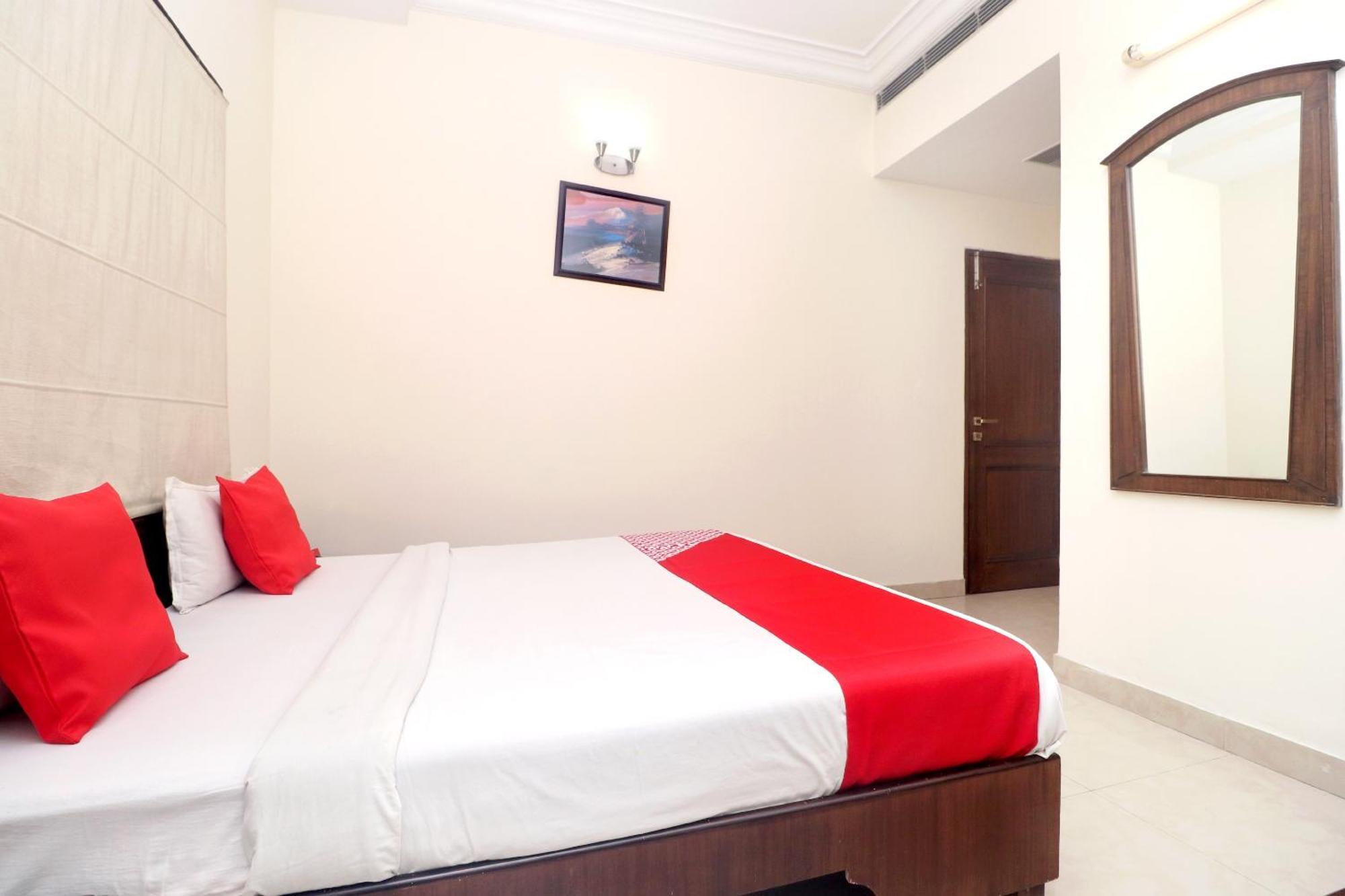 Oyo Hotel Temple View Амритсар Екстериор снимка