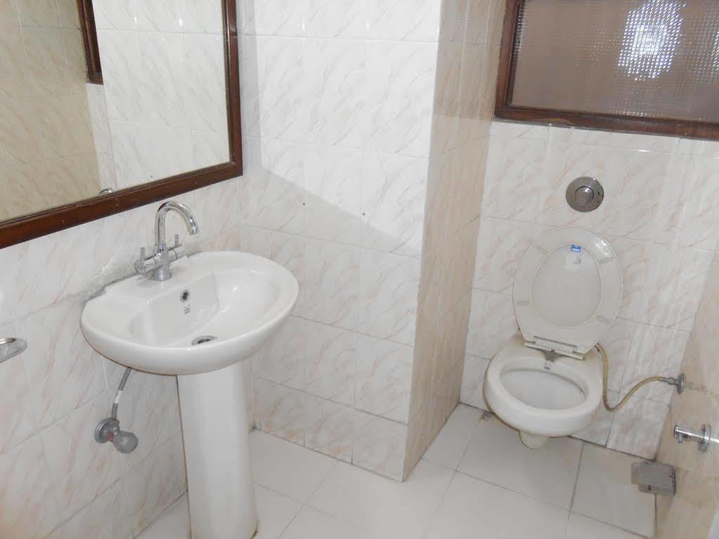 Oyo Hotel Temple View Амритсар Екстериор снимка